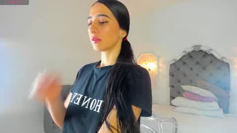 Snapshot of valentina_ross_ chatting on 06/11/26, 12:14 Valentina online show from 06/11/26, 12:14