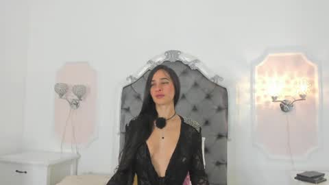 Snapshot of valentina_ross_ chatting on 06/29/26, 11:43 Valentina online show from 06/29/26, 11:43
