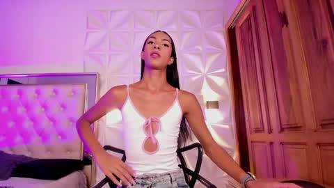 valentinaliux_ online show from 05/16/26, 11:42