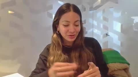 valentinaseleni24 online show from 05/20/26, 02:56