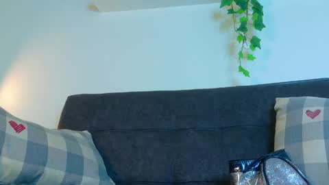 Snapshot of valentinawolf__ chatting on 04/15/26, 07:58 VALENTINA online show from 04/15/26, 07:58