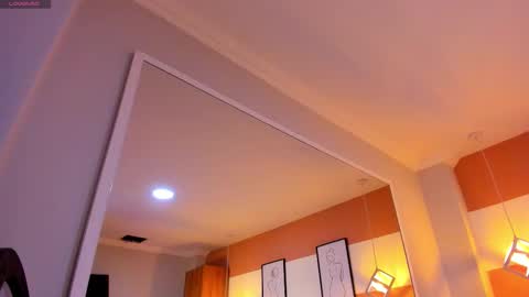 Mia  online show from 12/21/25, 07:54