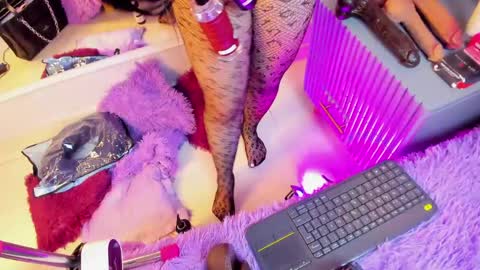 Mia  online show from 04/21/26, 08:34