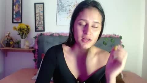 Snapshot of valentini_villa chatting on 09/21/25, 07:59 V A L E N T I N I online show from 09/21/25, 07:59