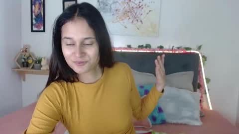 Snapshot of valentini_villa chatting on 10/23/25, 08:18 V A L E N T I N I online show from 10/23/25, 08:18