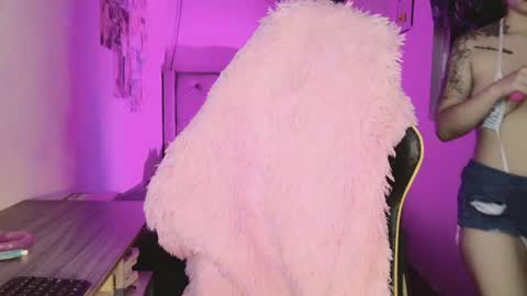 Danielle  Please help me to reach 300 thumbs up online show from 02/05/26, 06:29