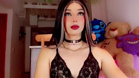 Snapshot of valentinne_marian chatting on 02/13/25, 08:17 Marian online show from 02/13/25, 08:17