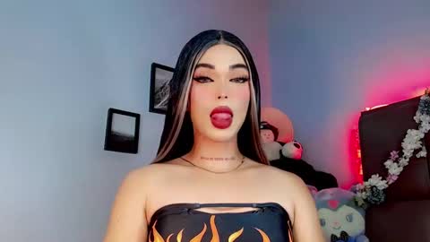 Snapshot of valentinne_marian chatting on 09/18/25, 08:27 Marian online show from 09/18/25, 08:27