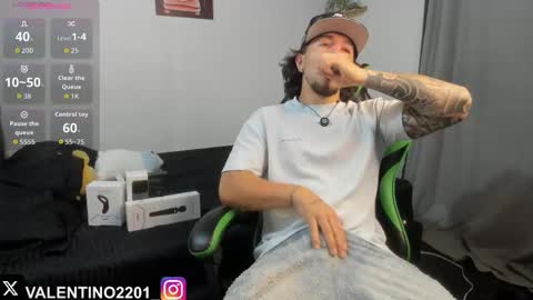 valentino online show from 11/21/25, 11:36