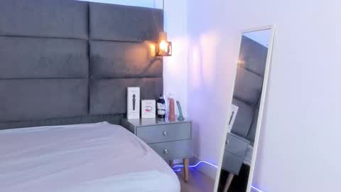 valentino moon online show from 10/12/25, 02:43