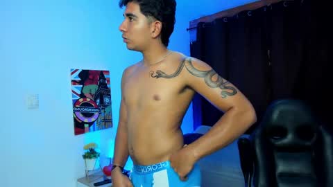 VALENTINO MOURA online show from 02/19/25, 03:16