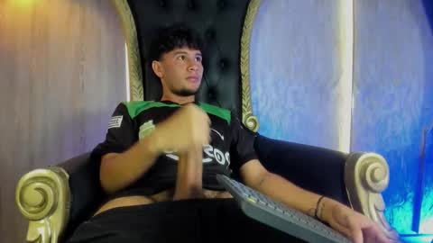 Snapshot of valentino_russo chatting on 02/18/26, 03:19 VALENTINO online show from 02/18/26, 03:19