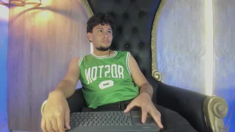 Snapshot of valentino_russo chatting on 03/02/26, 06:37 VALENTINO online show from 03/02/26, 06:37