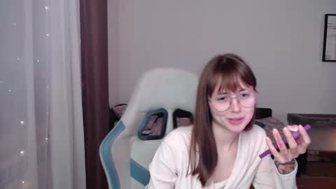 Snapshot of valents_cherry chatting on 11/08/25, 04:18 Valentina online show from 11/08/25, 04:18