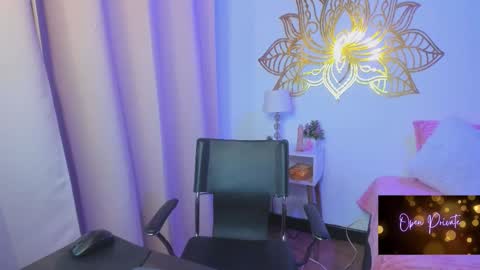 Snapshot of valeperez24 chatting on 09/15/25, 01:49 Valery And Daniel online show from 09/15/25, 01:49