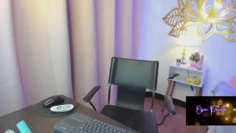 Snapshot of valeperez24 chatting on 10/28/25, 01:09 Valery And Daniel online show from 10/28/25, 01:09