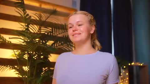 valeri______ online show from 06/17/26, 07:44