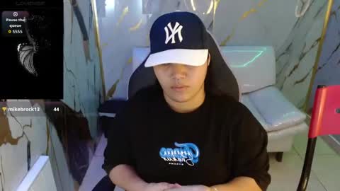 valeri_harpers4 online show from 04/22/26, 04:59