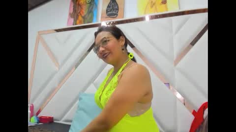 valeria_gil_ online show from 12/03/25, 11:36