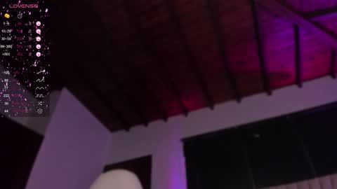 Snapshot of valeria_uribe22 chatting on 02/07/25, 09:26 online show from 02/07/25, 09:26