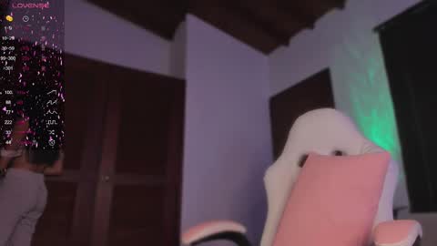 Snapshot of valeria_uribe22 chatting on 02/20/25, 10:48 online show from 02/20/25, 10:48