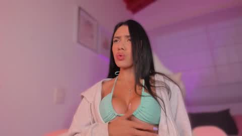 Snapshot of valeria_uribe22 chatting on 09/29/25, 10:53 online show from 09/29/25, 10:53