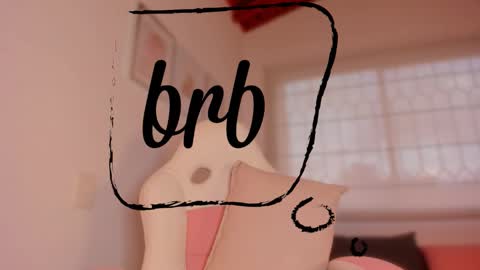 Snapshot of valeria_uribe22 chatting on 10/10/25, 10:20 online show from 10/10/25, 10:20