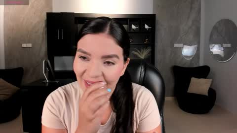 Valeria online show from 10/26/25, 11:09