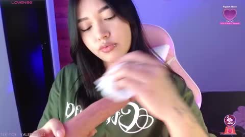 Snapshot of valeribell1 chatting on 09/19/25, 06:04 Valeri online show from 09/19/25, 06:04