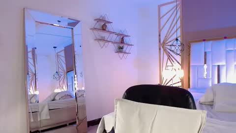 Snapshot of valerie__miller_ chatting on 11/16/25, 09:20 Valerie online show from 11/16/25, 09:20