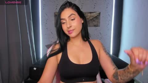 Snapshot of valerie_corthez chatting on 05/05/26, 06:49 VALERIE online show from 05/05/26, 06:49
