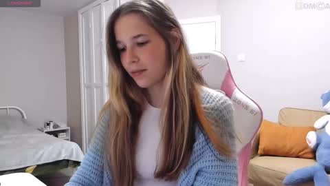 Snapshot of valeriebubbles chatting on 09/08/25, 10:09 Valerie online show from 09/08/25, 10:09