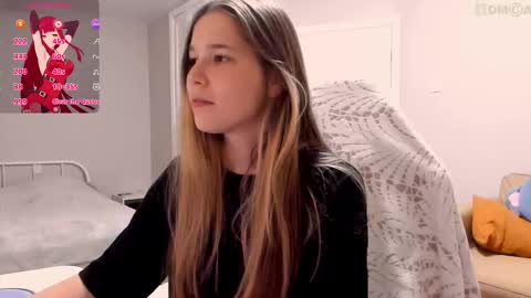 Snapshot of valeriebubbles chatting on 09/23/25, 06:00 Valerie online show from 09/23/25, 06:00