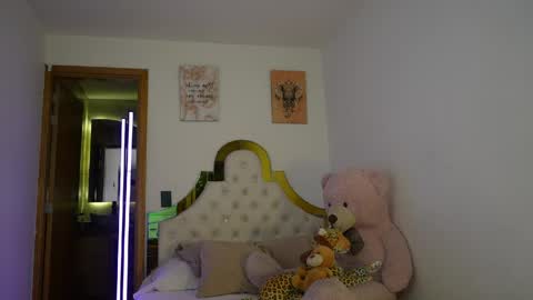 valeriecollinss_ online show from 06/02/26, 01:18