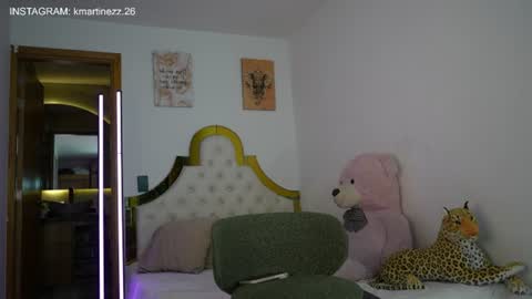 valeriecollinss_ online show from 06/17/26, 03:53