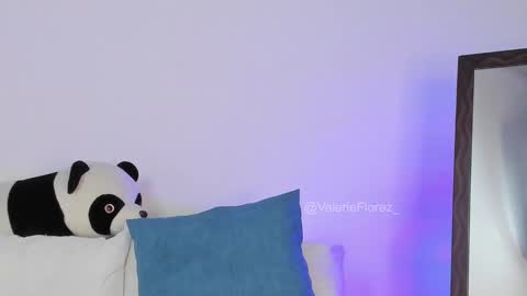 Valerie  Ig valerieflorez  online show from 03/07/25, 08:23