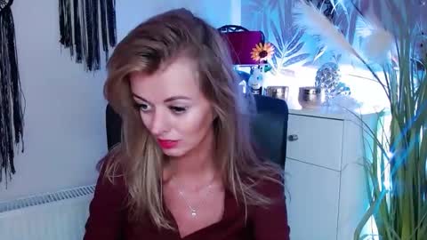 Valerie  online show from 12/30/24, 02:51