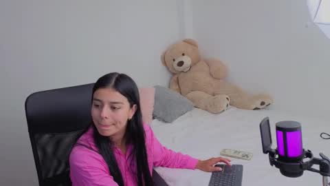 Juli C online show from 12/18/25, 01:22