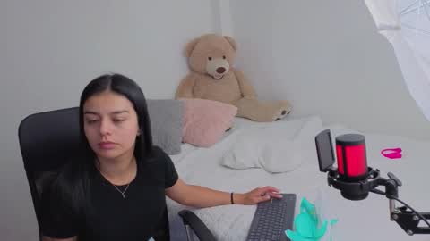 Juli C online show from 02/06/26, 01:21