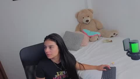 valerihouse_ online show from 05/20/26, 12:50
