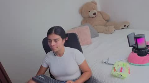 valerihouse_ online show from 06/11/26, 02:33
