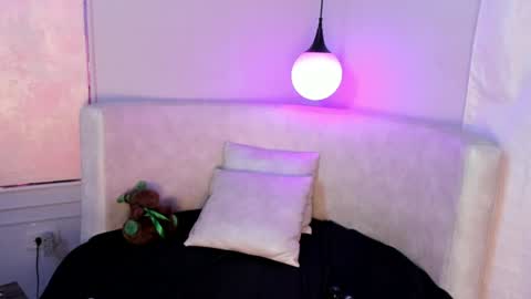 Valeria GomezGMT-5 2200-0600 online show from 12/13/24, 07:25