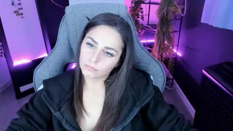 Valerie online show from 10/15/25, 04:51