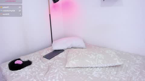 Snapshot of valery__nova chatting on 12/02/24, 07:49 Cris online show from 12/02/24, 07:49