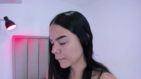 Snapshot of valery__nova chatting on 11/25/25, 03:28 Cris online show from 11/25/25, 03:28