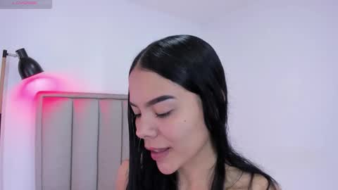 Snapshot of valery__nova chatting on 12/14/25, 11:59 Cris online show from 12/14/25, 11:59