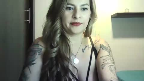 Snapshot of valery__rouse_ chatting on 03/31/26, 02:02 Valery online show from 03/31/26, 02:02