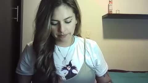 Snapshot of valery__rouse_ chatting on 04/05/26, 01:03 Valery online show from 04/05/26, 01:03