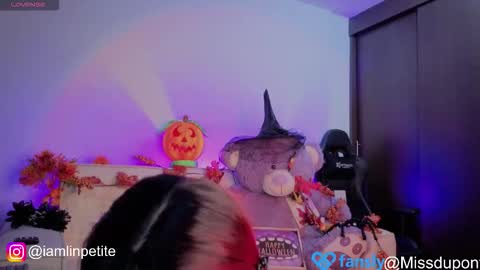 Snapshot of valery_dupont chatting on 10/31/25, 03:18 Valery Lin Dupont online show from 10/31/25, 03:18