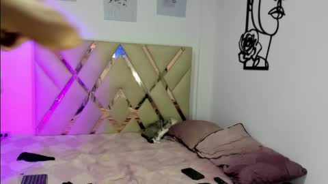 valery_sweet04 online show from 05/20/26, 10:05